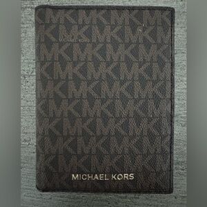 Michael Kors Passport Billfold Cards Wallet